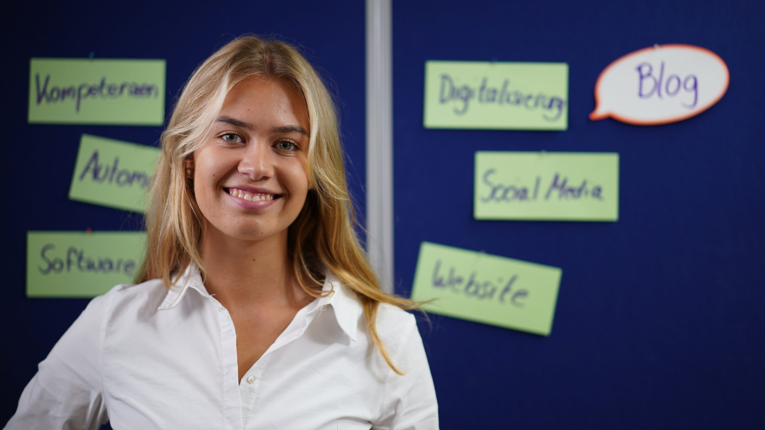 pic_frau-vor-pinnwand pic_frau-vor-pinnwand