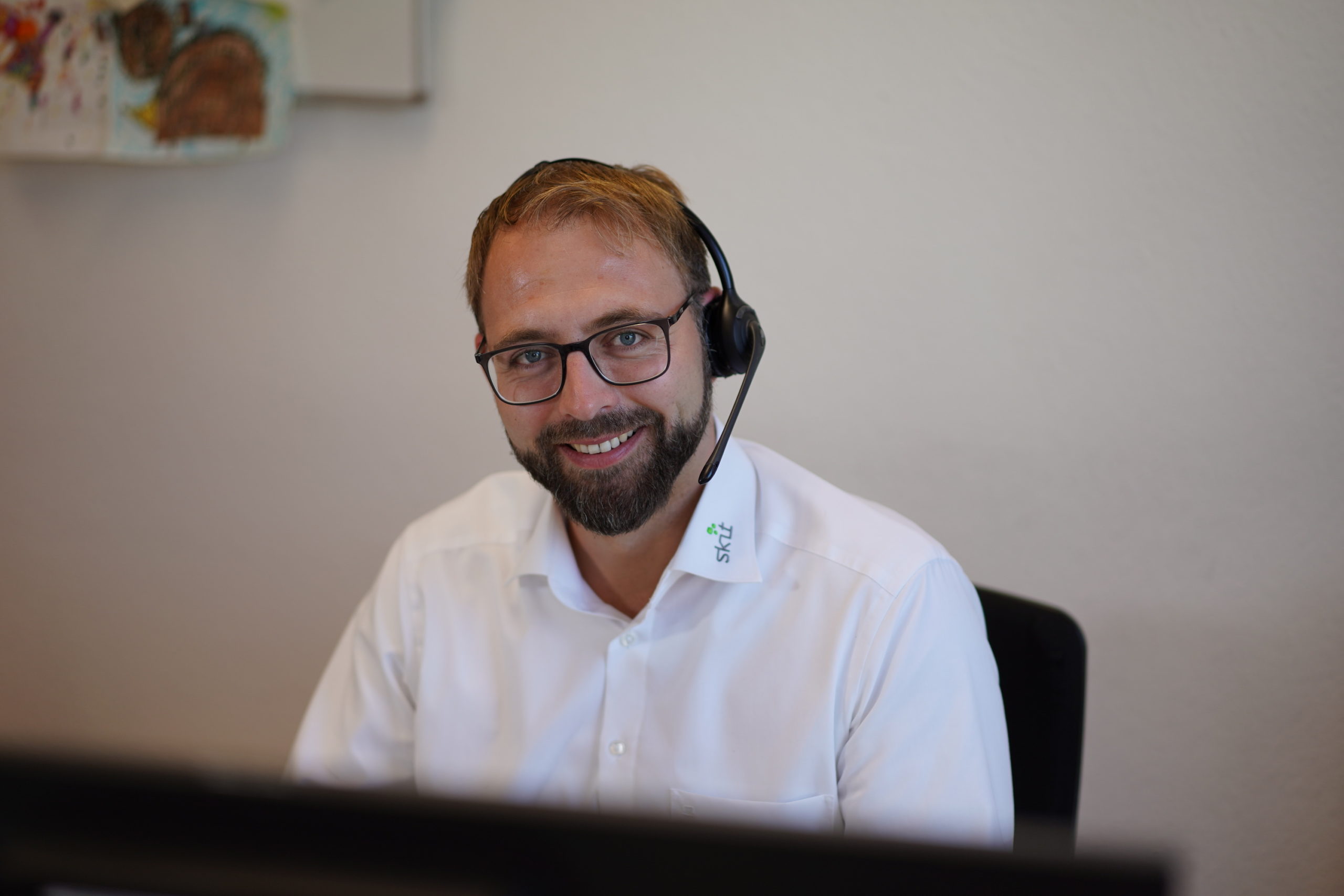 pic_mann-mit-headset-v2 pic_mann-mit-headset-v2