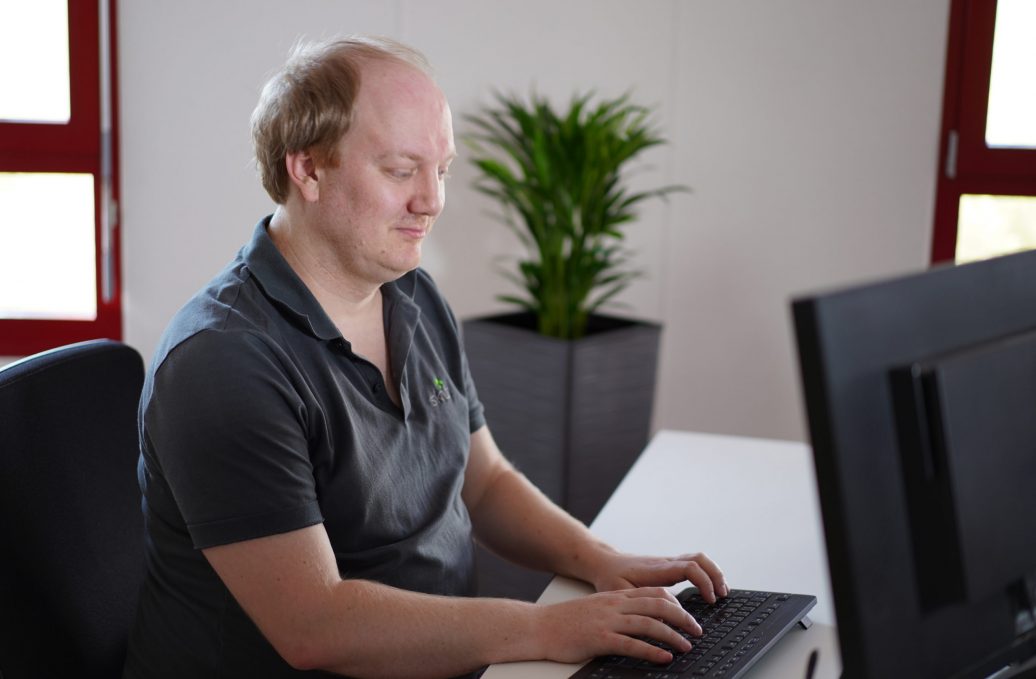 pic_mann-vor-computer